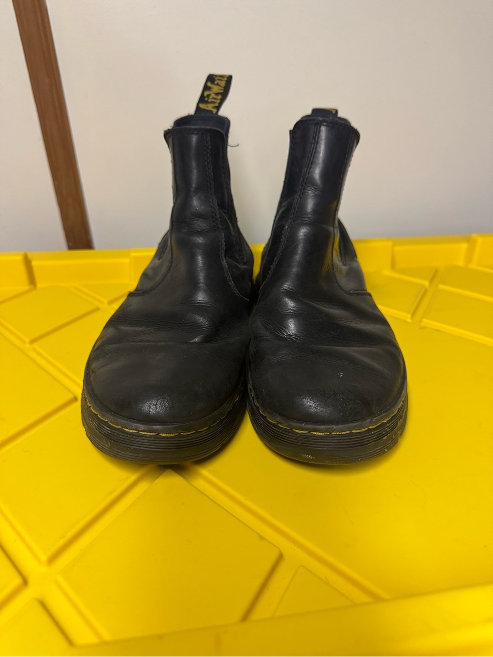 Dr. Martens Embury Black Leather Chelsea Boots Men’s 9 Women’s 10 EU 42